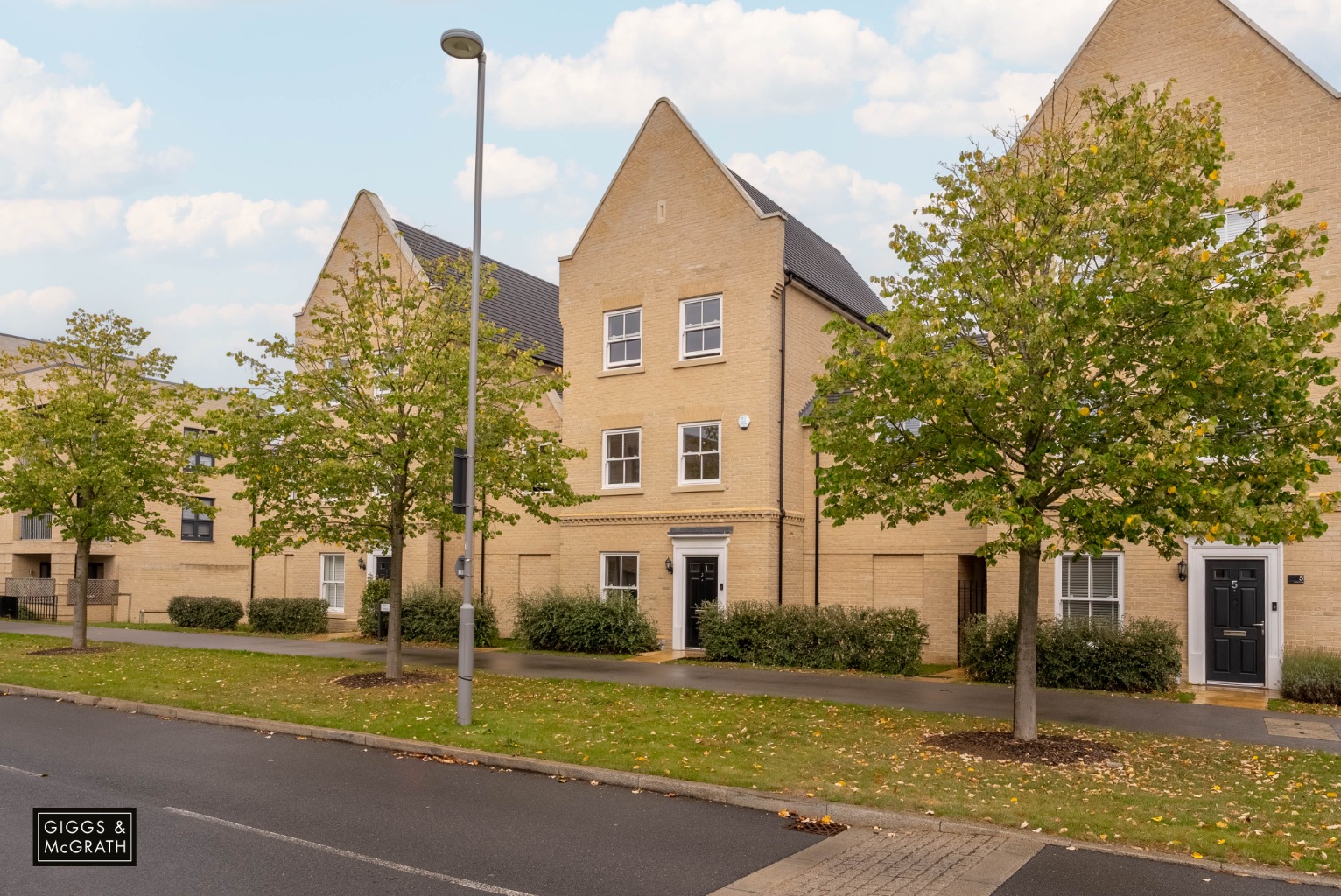 3 bed detached house for sale in Senliz Road, Huntingdon  - Property Image 1