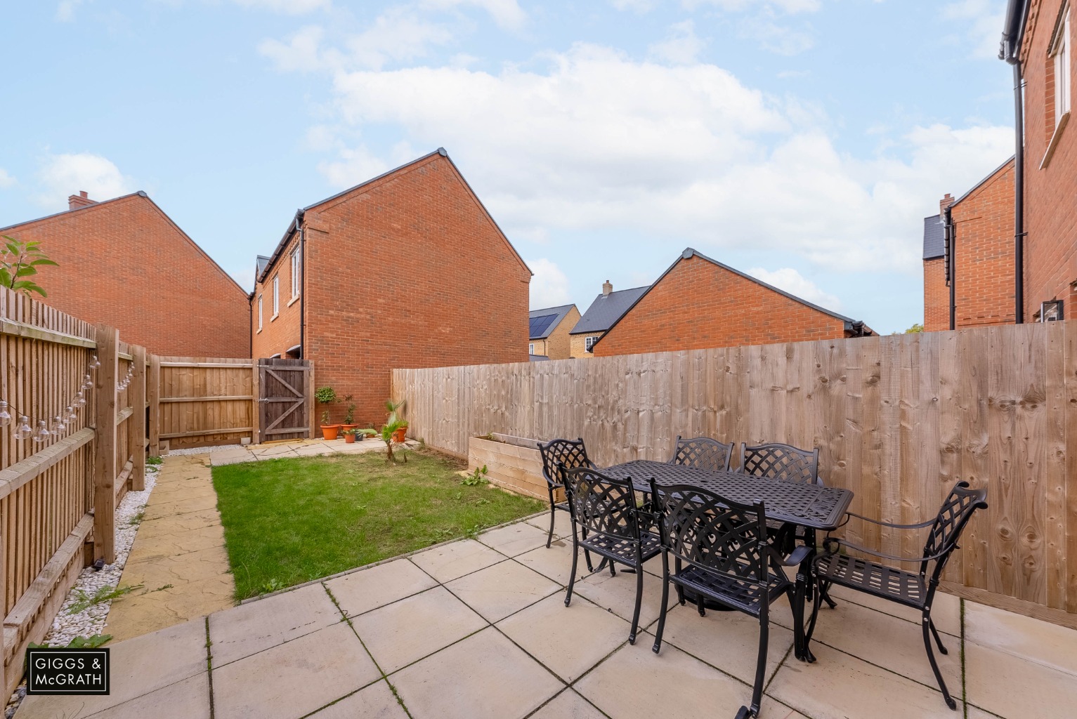 3 bed terraced house for sale in Brampton Gardens, Cambridgeshire  - Property Image 4