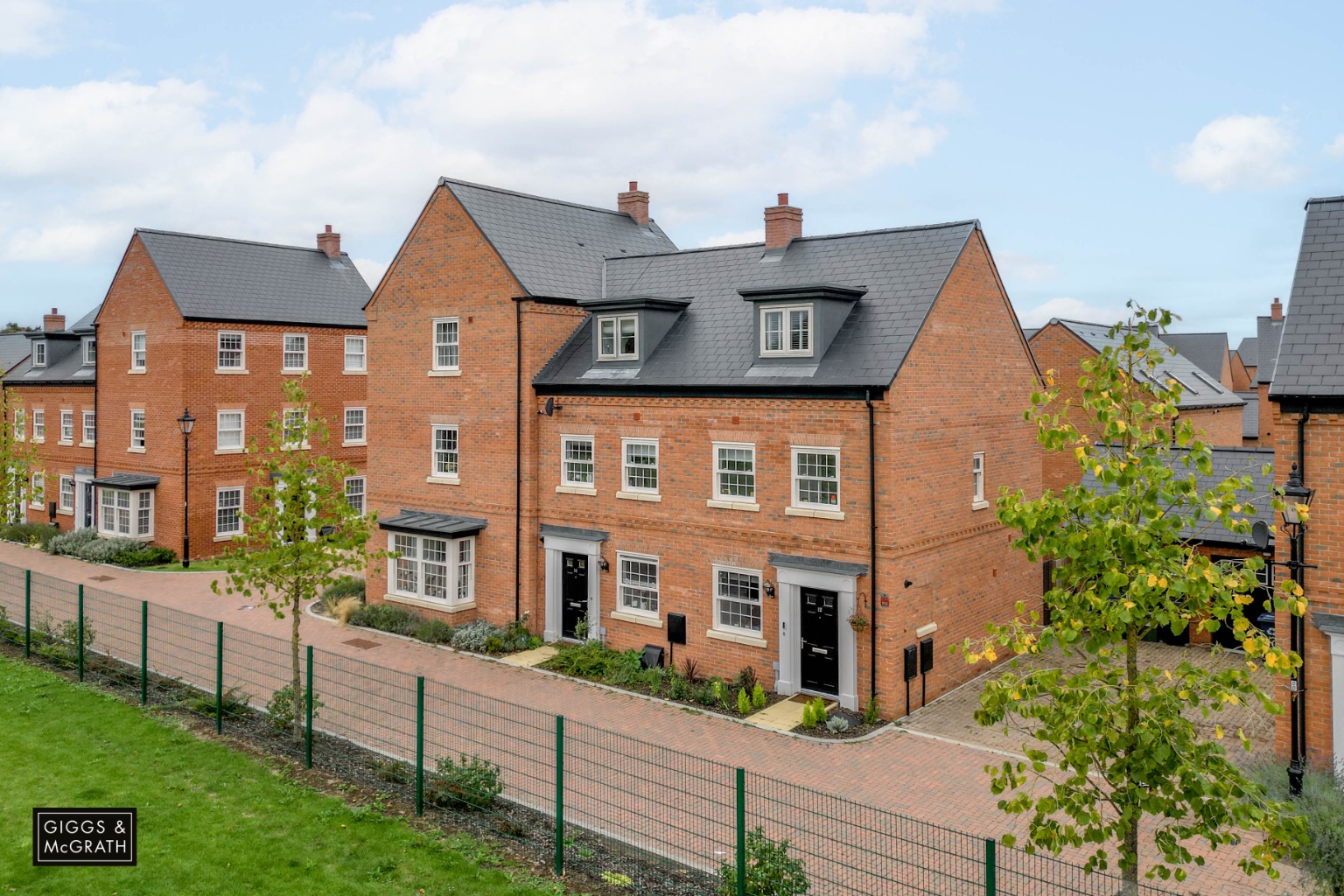 3 bed terraced house for sale in Brampton Gardens, Cambridgeshire  - Property Image 1