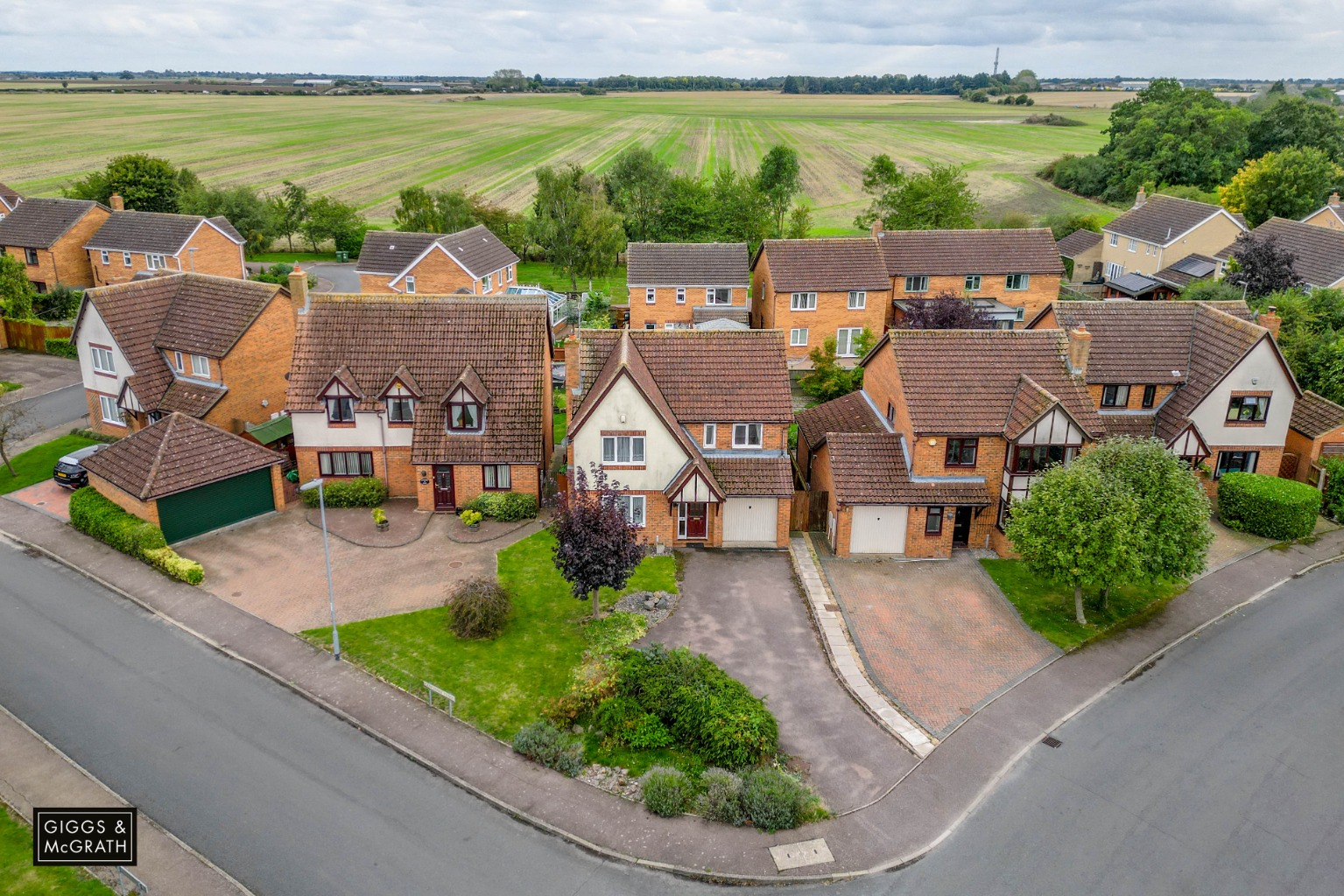 4 bed detached house for sale in Pathfinder Way, Huntingdon  - Property Image 3