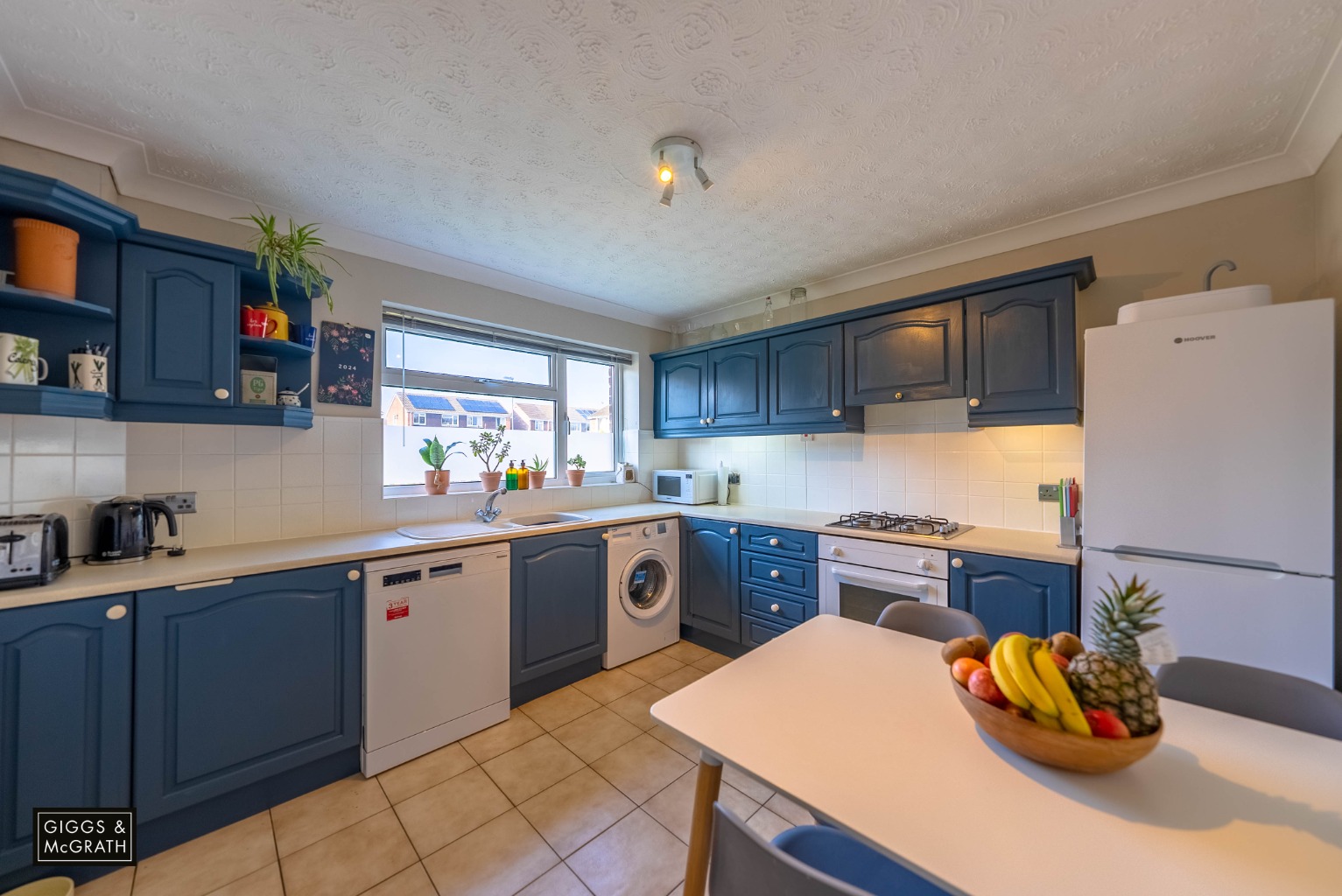 3 bed end of terrace house for sale in Curlew Close, St. Ives  - Property Image 2