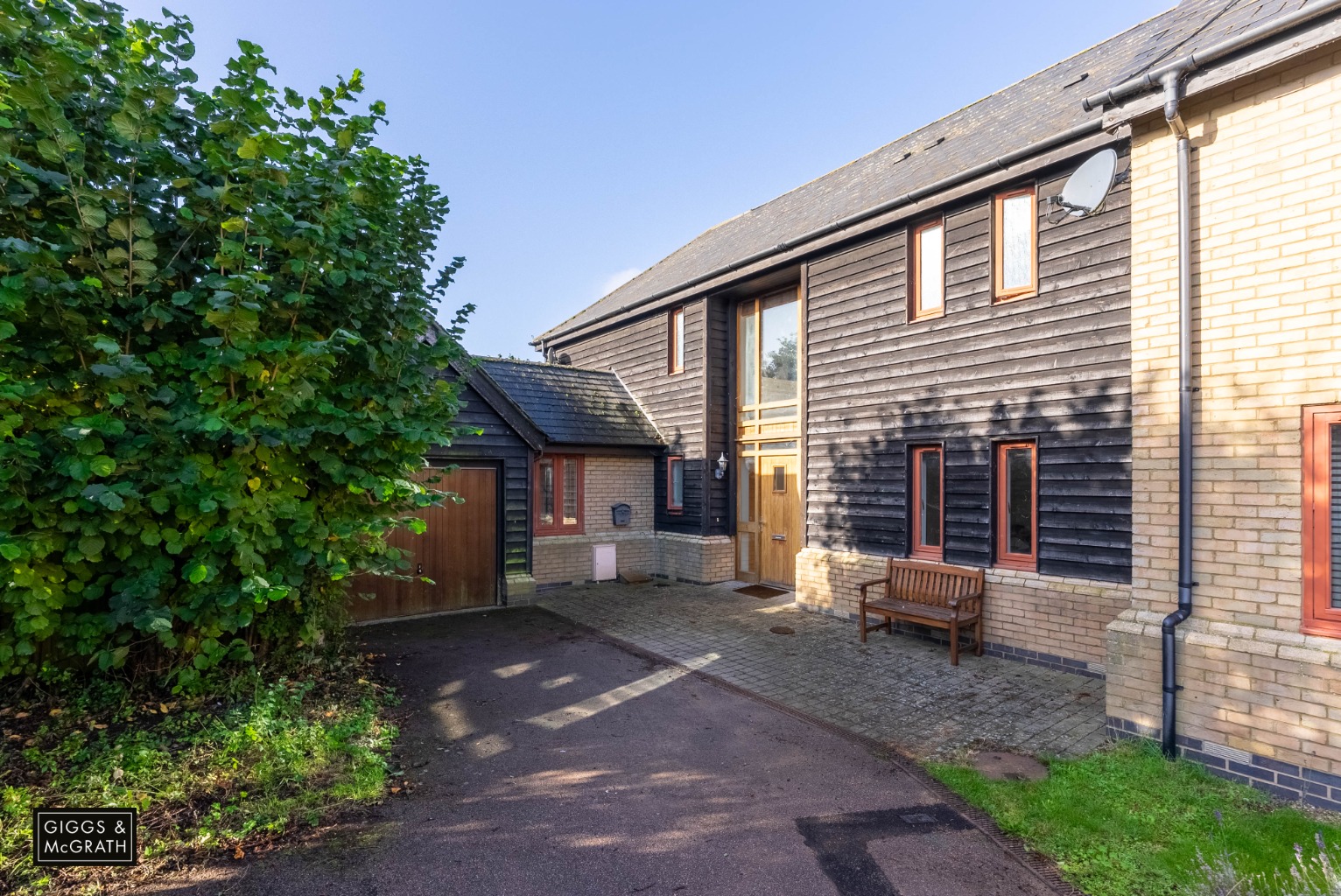 3 bed semi-detached house for sale in Butchers Close, Huntingdon  - Property Image 1