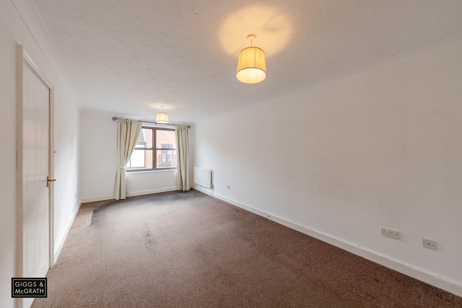 3 bed terraced house for sale in Robbs Walk, St. Ives  - Property Image 3