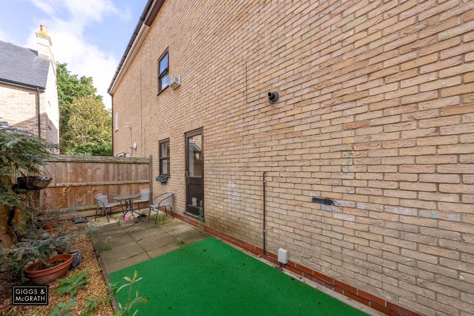 3 bed terraced house for sale in Robbs Walk, St. Ives  - Property Image 4