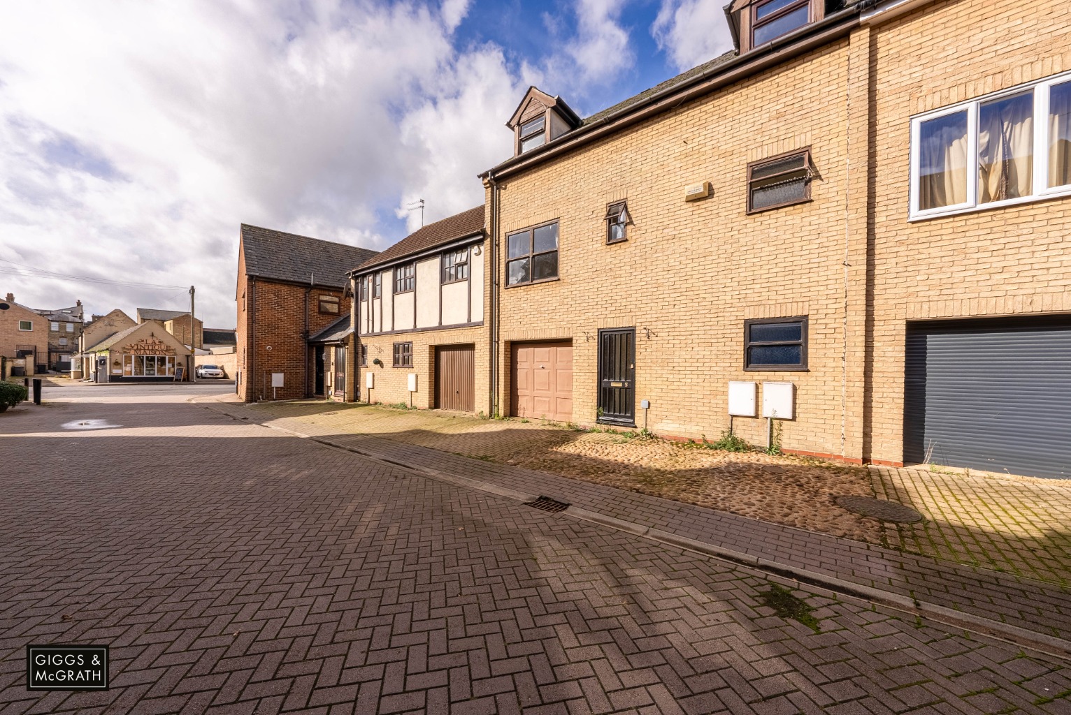 3 bed terraced house for sale in Robbs Walk, St. Ives  - Property Image 13