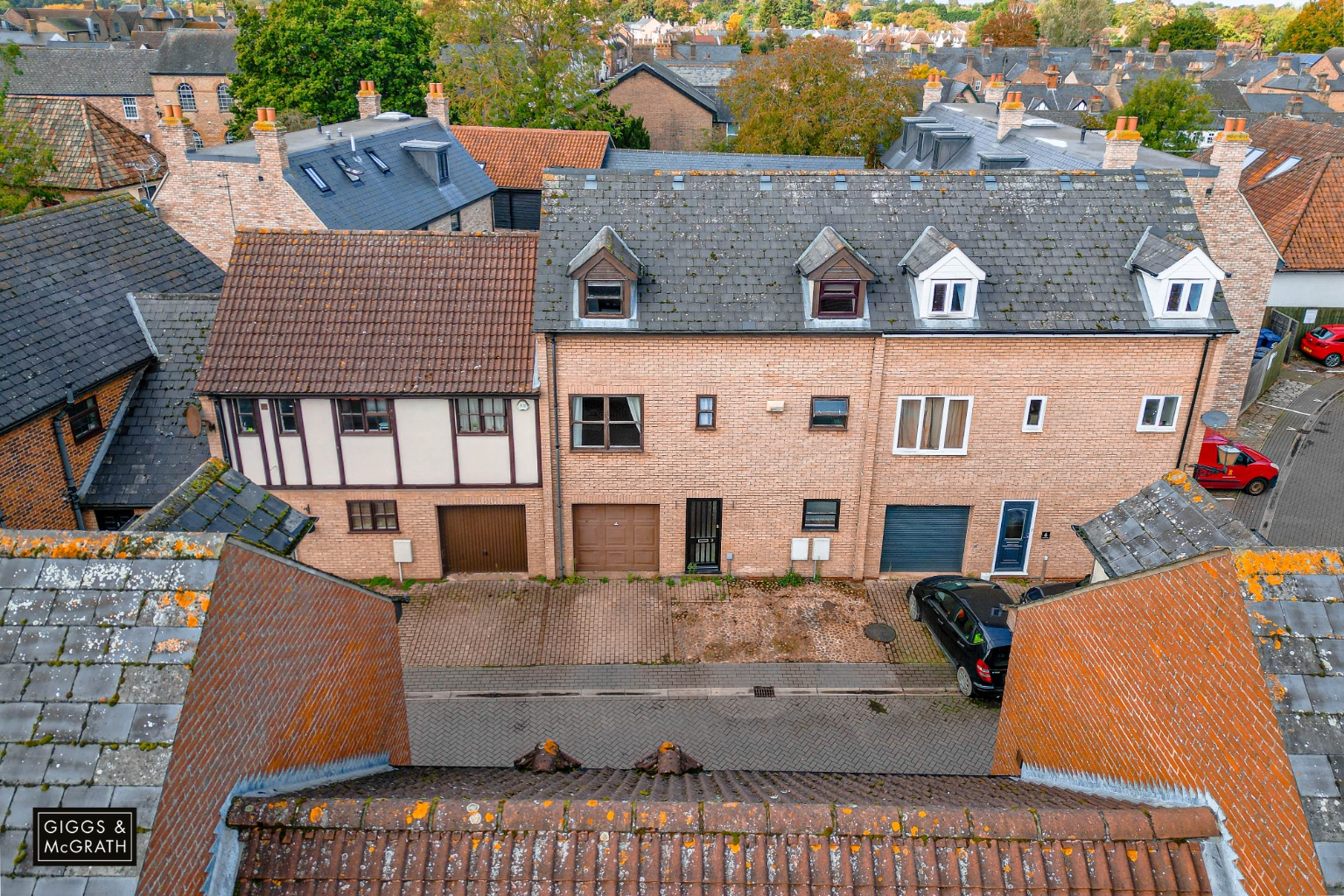 3 bed terraced house for sale in Robbs Walk, St. Ives  - Property Image 1