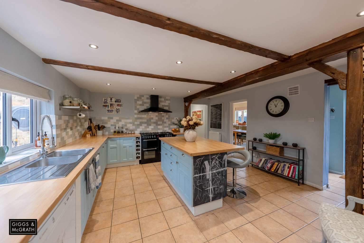 5 bed detached house for sale in High Street, Huntingdon 2