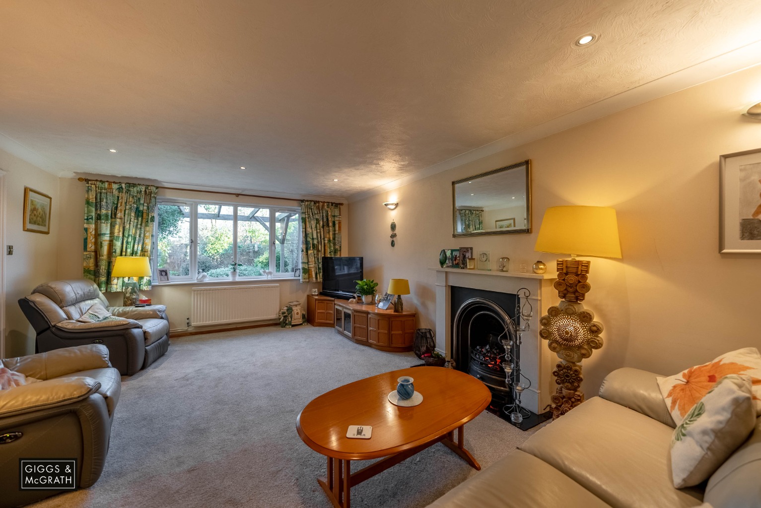 4 bed detached house for sale in Crane Close, Huntingdon 3