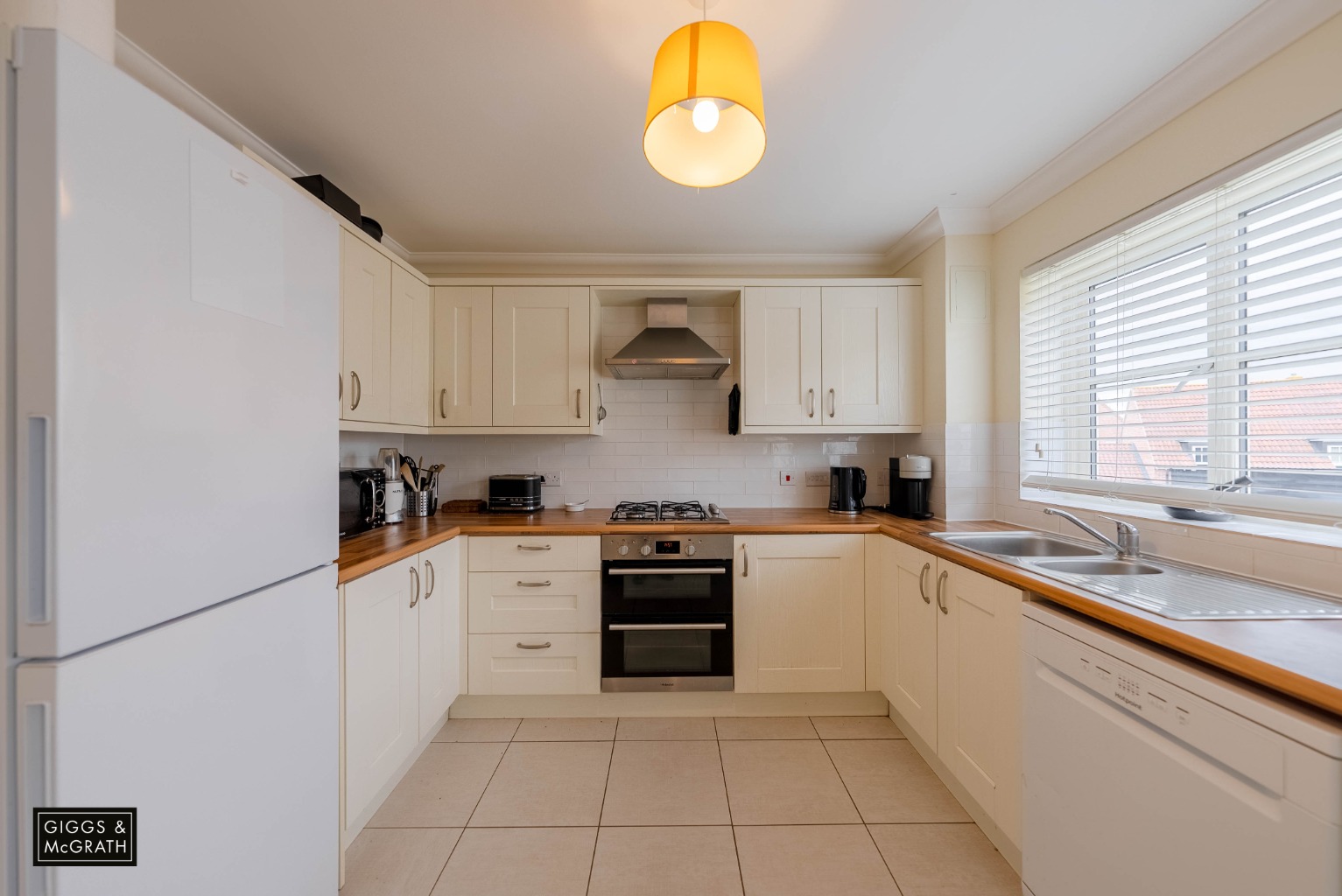 5 bed terraced house for sale in Pople Drive, Huntingdon  - Property Image 2