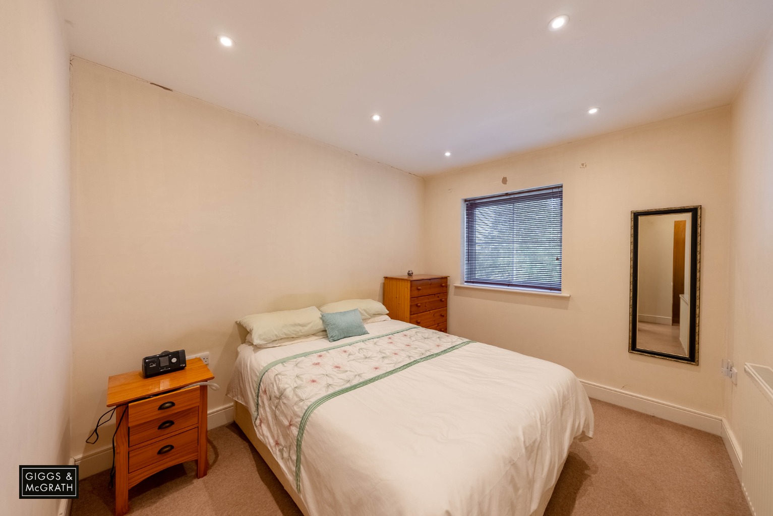 2 bed flat for sale in Ramsey Road, Cambridgeshire  - Property Image 7