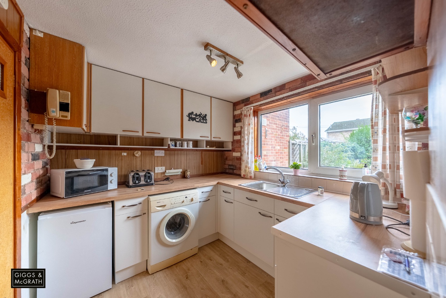 2 bed semi-detached house for sale in Lancelot Way, Huntingdon 1
