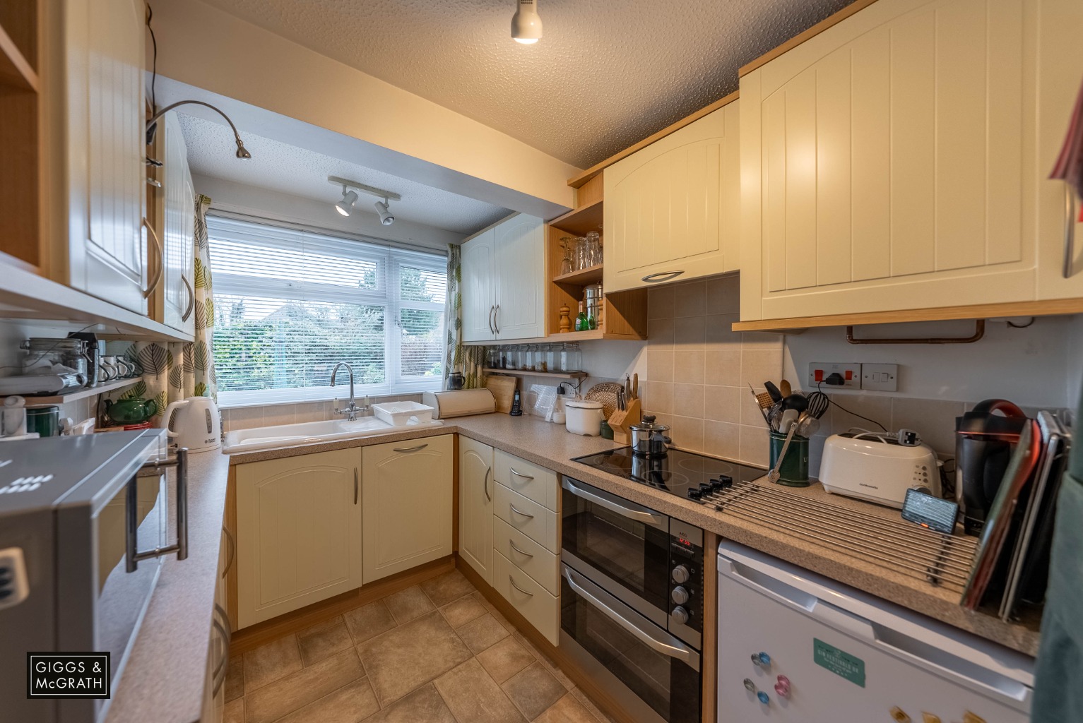 2 bed end of terrace house for sale in Sapley Road, Huntingdon 3