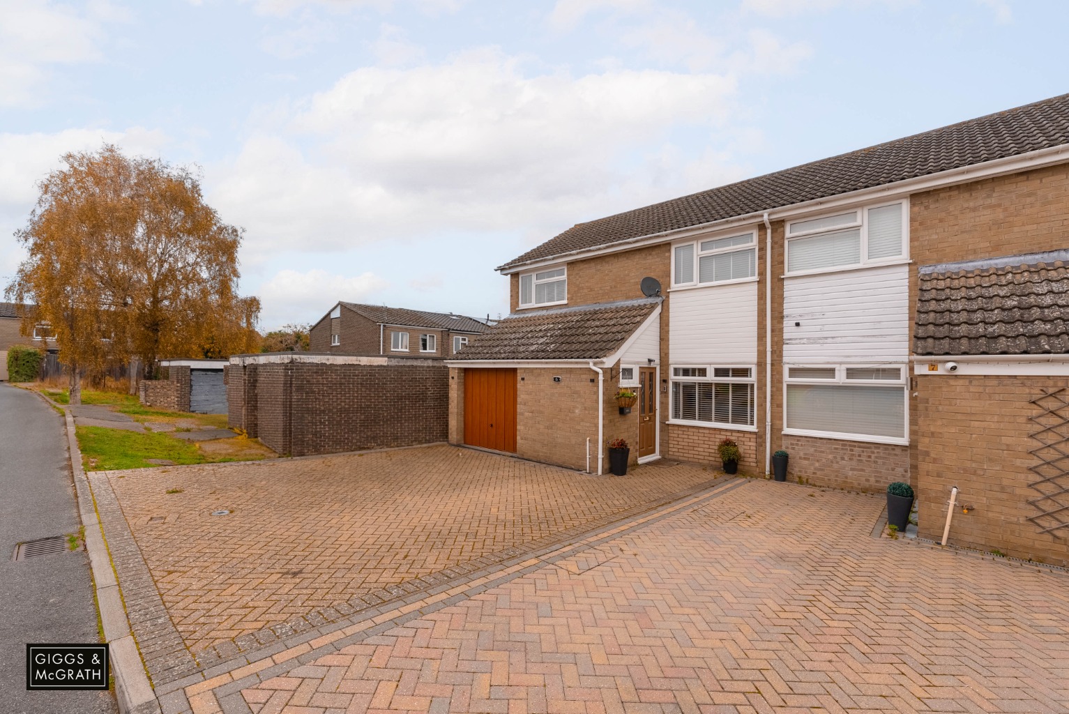 3 bed semi-detached house for sale in Oatlands Avenue, Cambridge  - Property Image 1