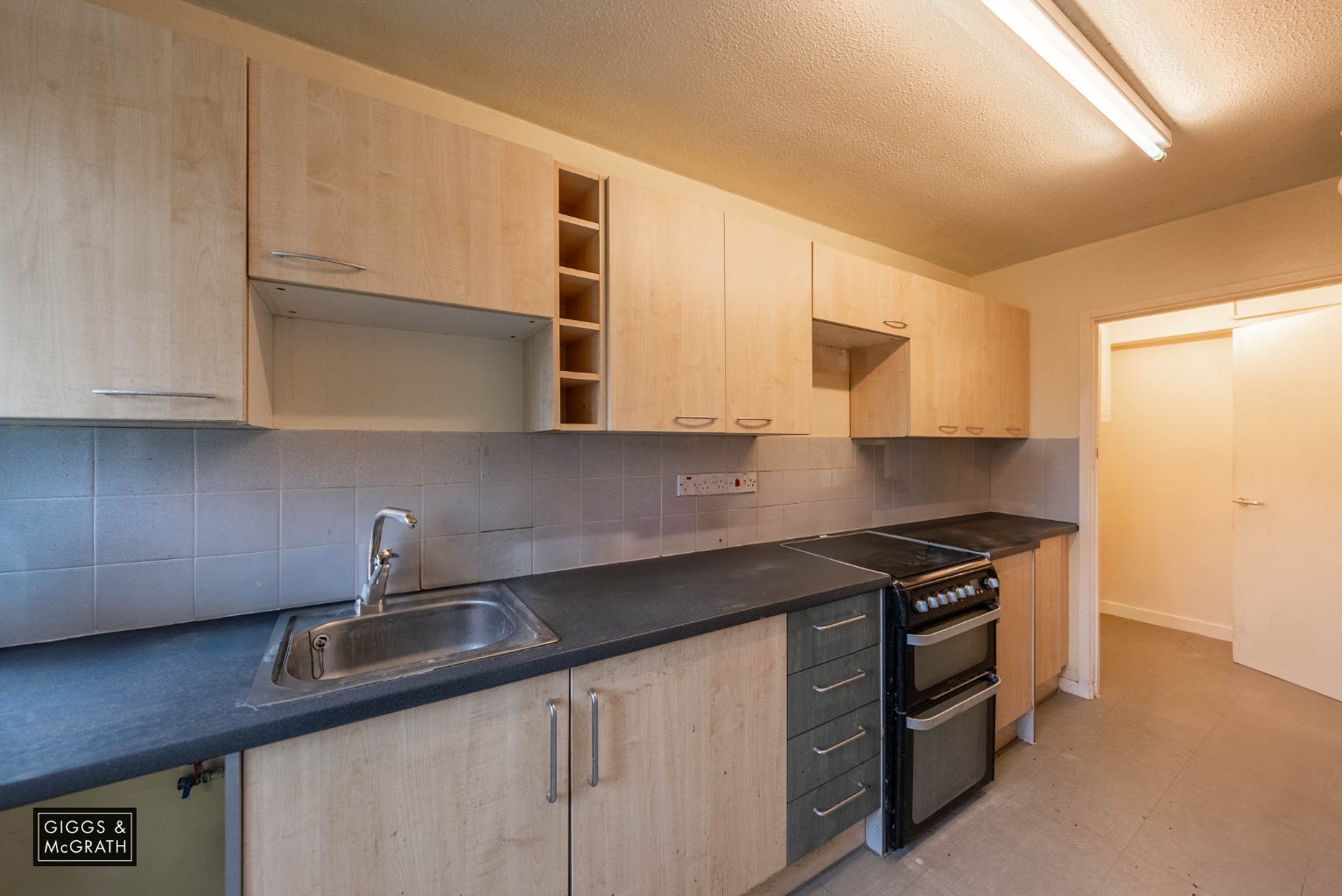 2 bed semi-detached house for sale in Somerset Road, Huntingdon 3