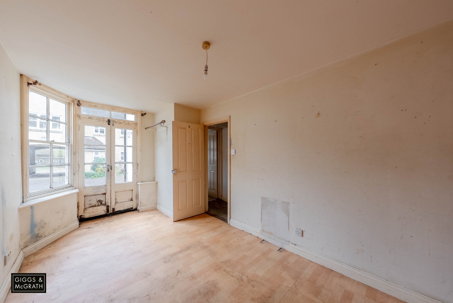 1 bed ground floor flat for sale in Mill Common, Huntingdon  - Property Image 3