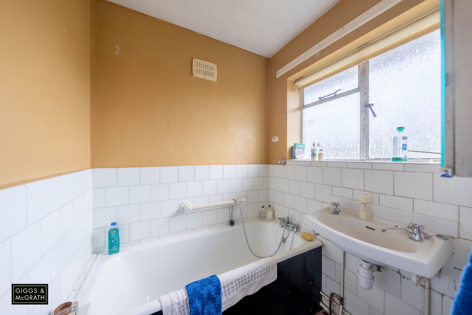 3 bed detached house for sale in Meadow Lane, Huntingdon 13