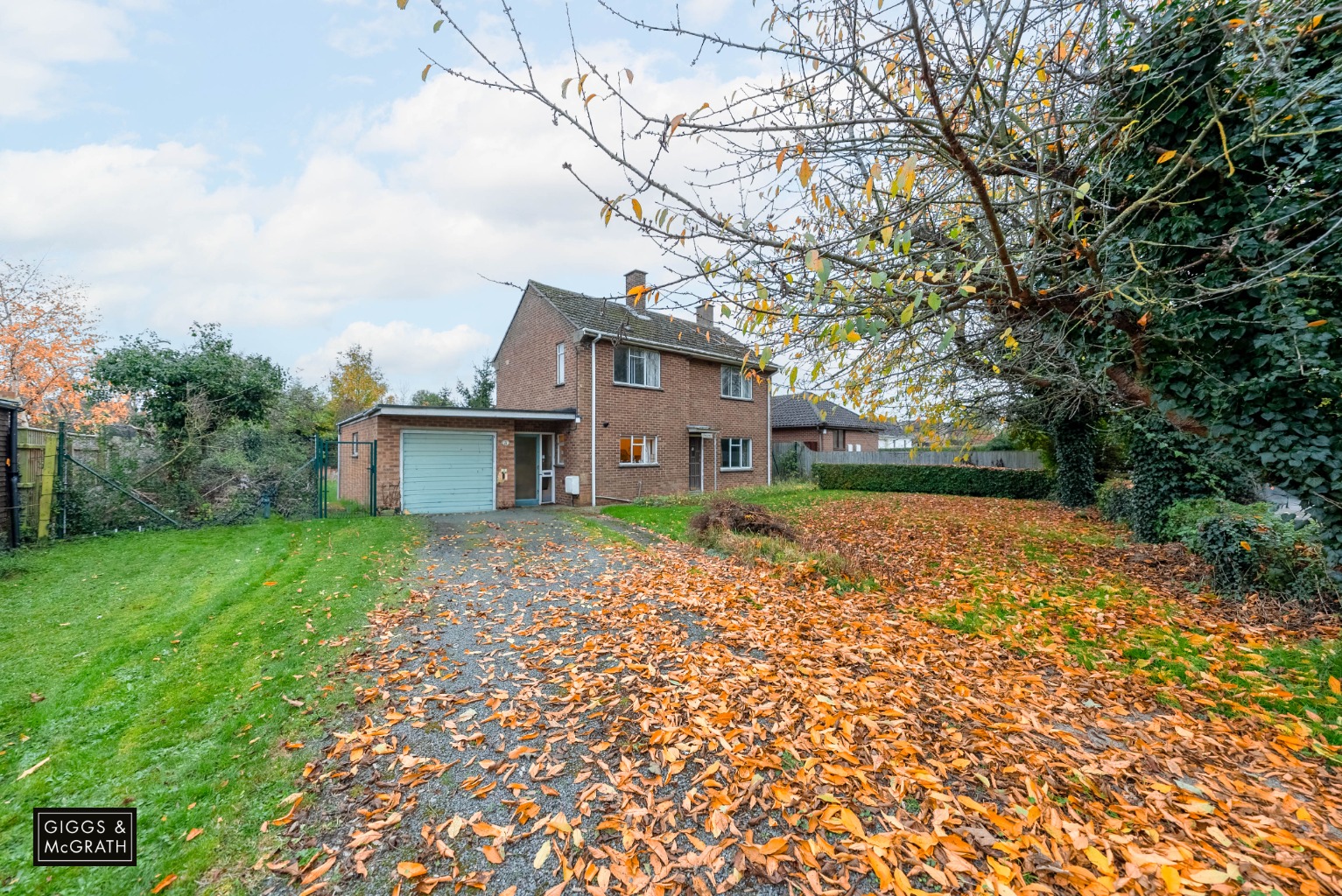 3 bed detached house for sale in Meadow Lane, Huntingdon 1