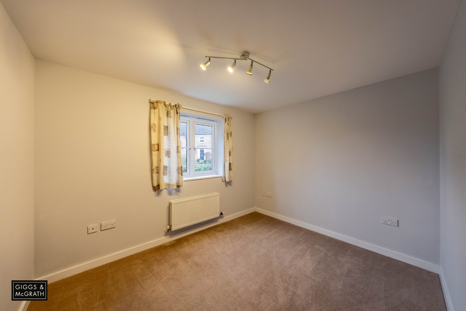 2 bed ground floor flat for sale in North Lodge Drive, Cambridge  - Property Image 7