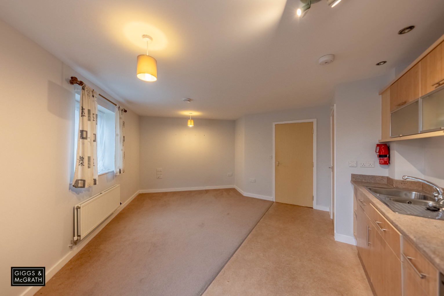 2 bed ground floor flat for sale in North Lodge Drive, Cambridge  - Property Image 5