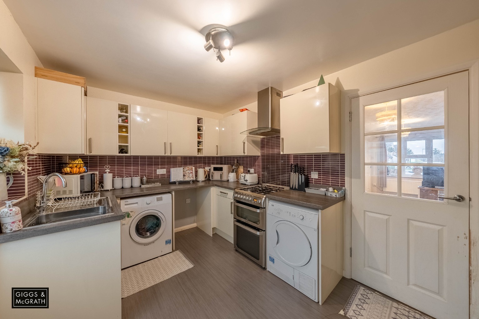 2 bed end of terrace house for sale in Orchard Close, Huntingdon 2