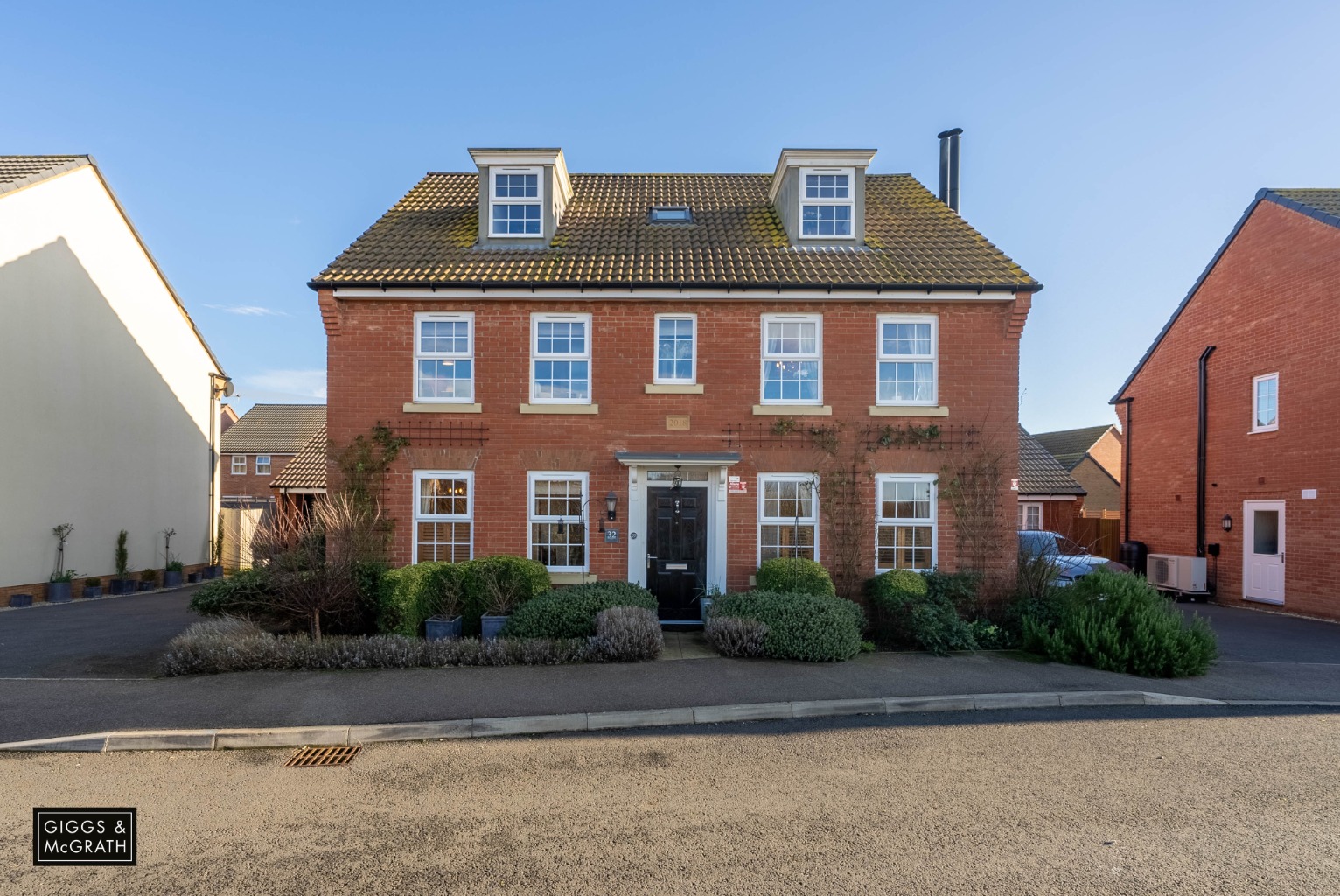 5 bed detached house for sale in Mahaddie Way, Huntingdon  - Property Image 1