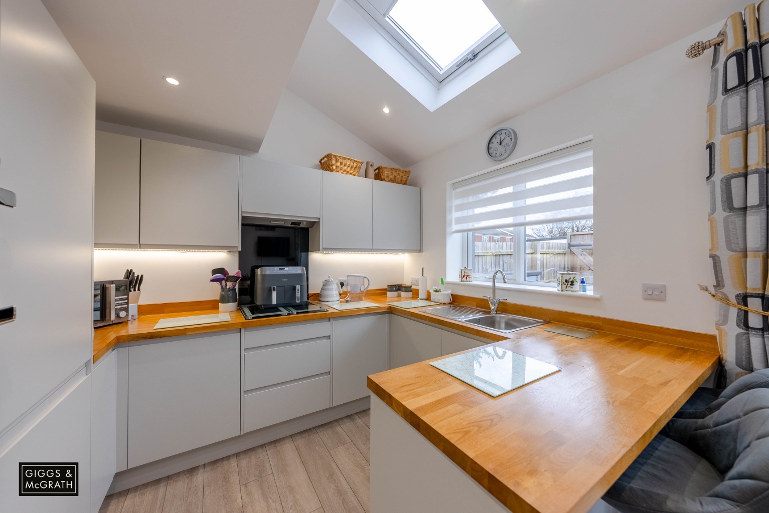 3 bed detached house for sale in Stirling Road, St. Ives  - Property Image 5