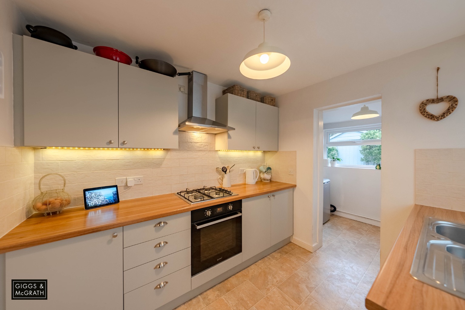 2 bed end of terrace house for sale in Parkhall Road, Huntingdon 4