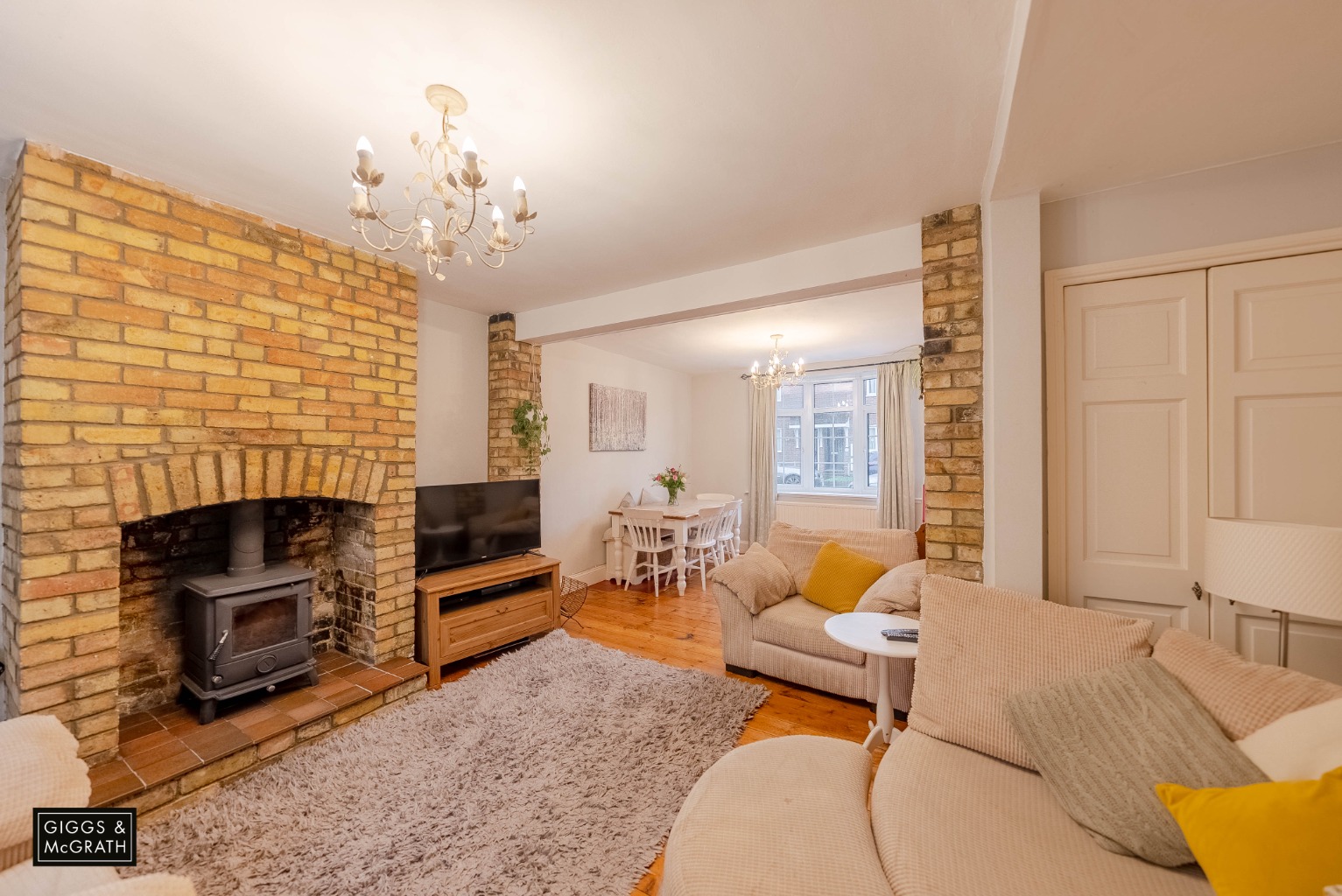 2 bed end of terrace house for sale in Parkhall Road, Huntingdon 1