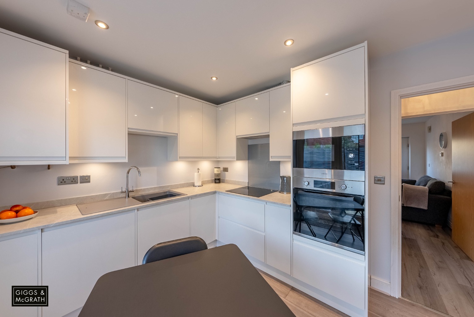 2 bed terraced house for sale in Wheatstone Road, Huntingdon 4