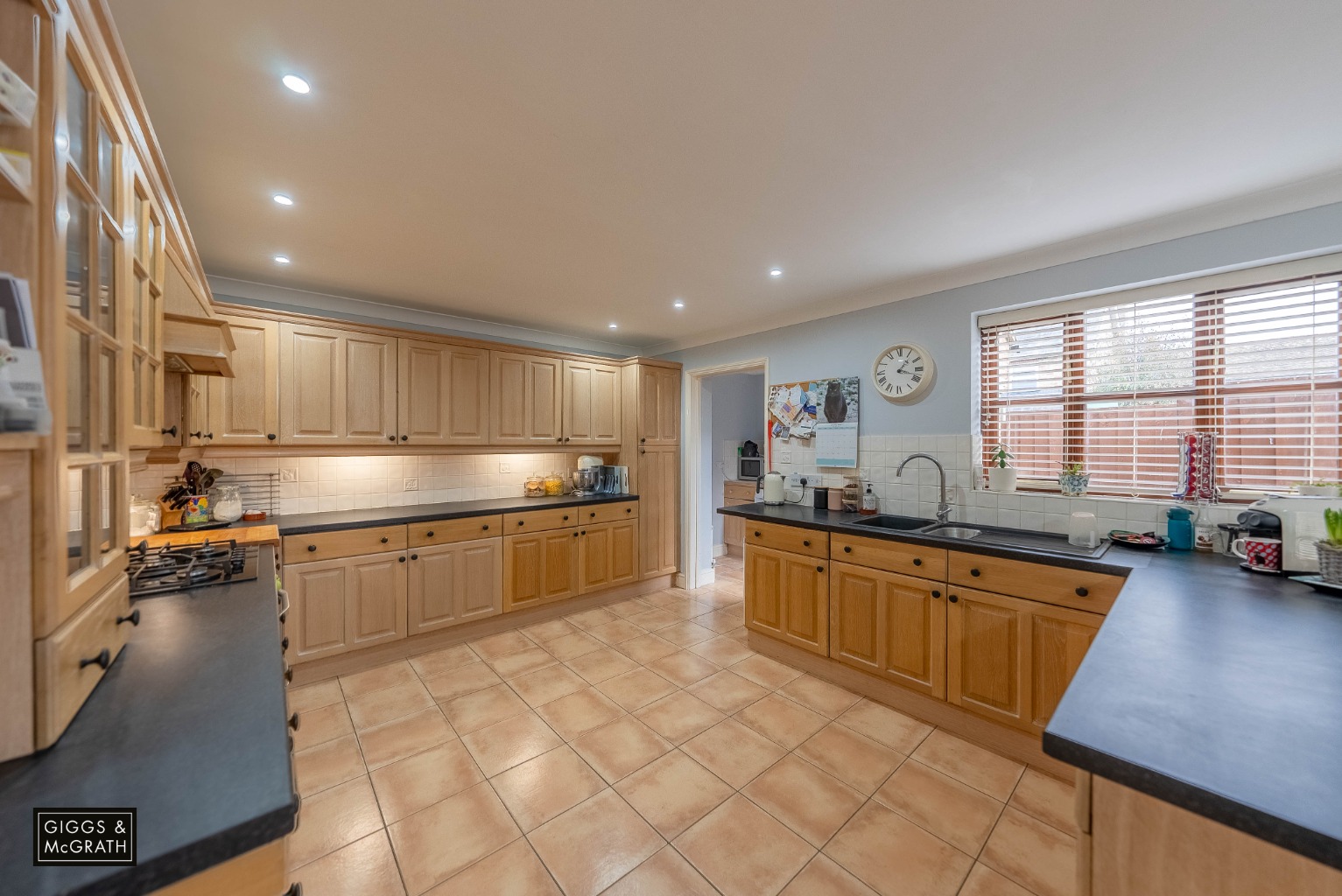 5 bed detached house for sale in Meridian Close, Huntingdon  - Property Image 5