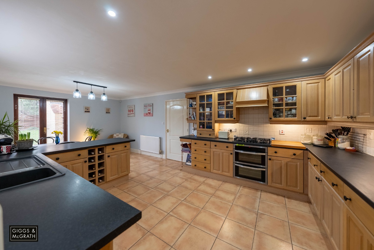 5 bed detached house for sale in Meridian Close, Huntingdon  - Property Image 3