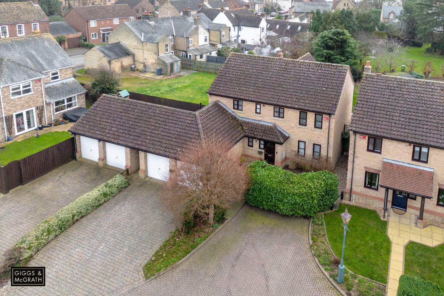 5 bed detached house for sale in Meridian Close, Huntingdon  - Property Image 1