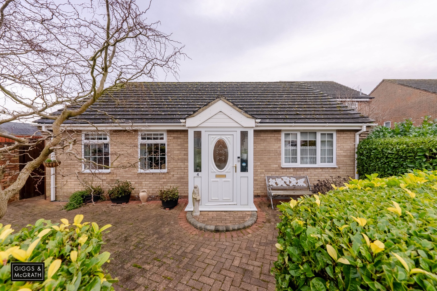 2 bed detached bungalow for sale in Orchard Close, Huntingdon  - Property Image 1