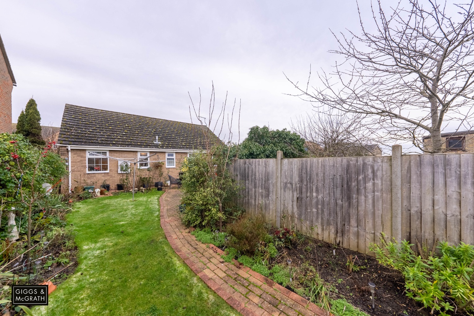 2 bed detached bungalow for sale in Orchard Close, Huntingdon  - Property Image 9