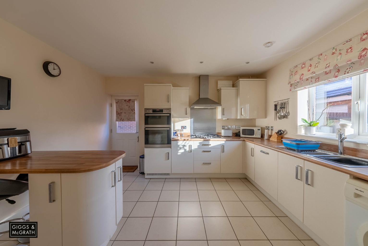 4 bed detached house for sale in Rowell Way, Huntingdon  - Property Image 3