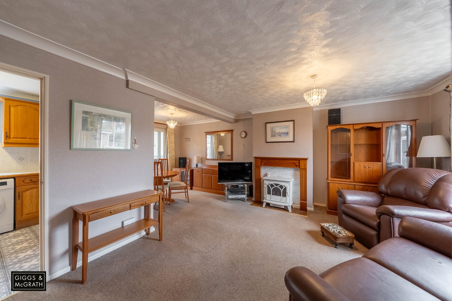 3 bed semi-detached house for sale in Stuart Close, Huntingdon  - Property Image 5