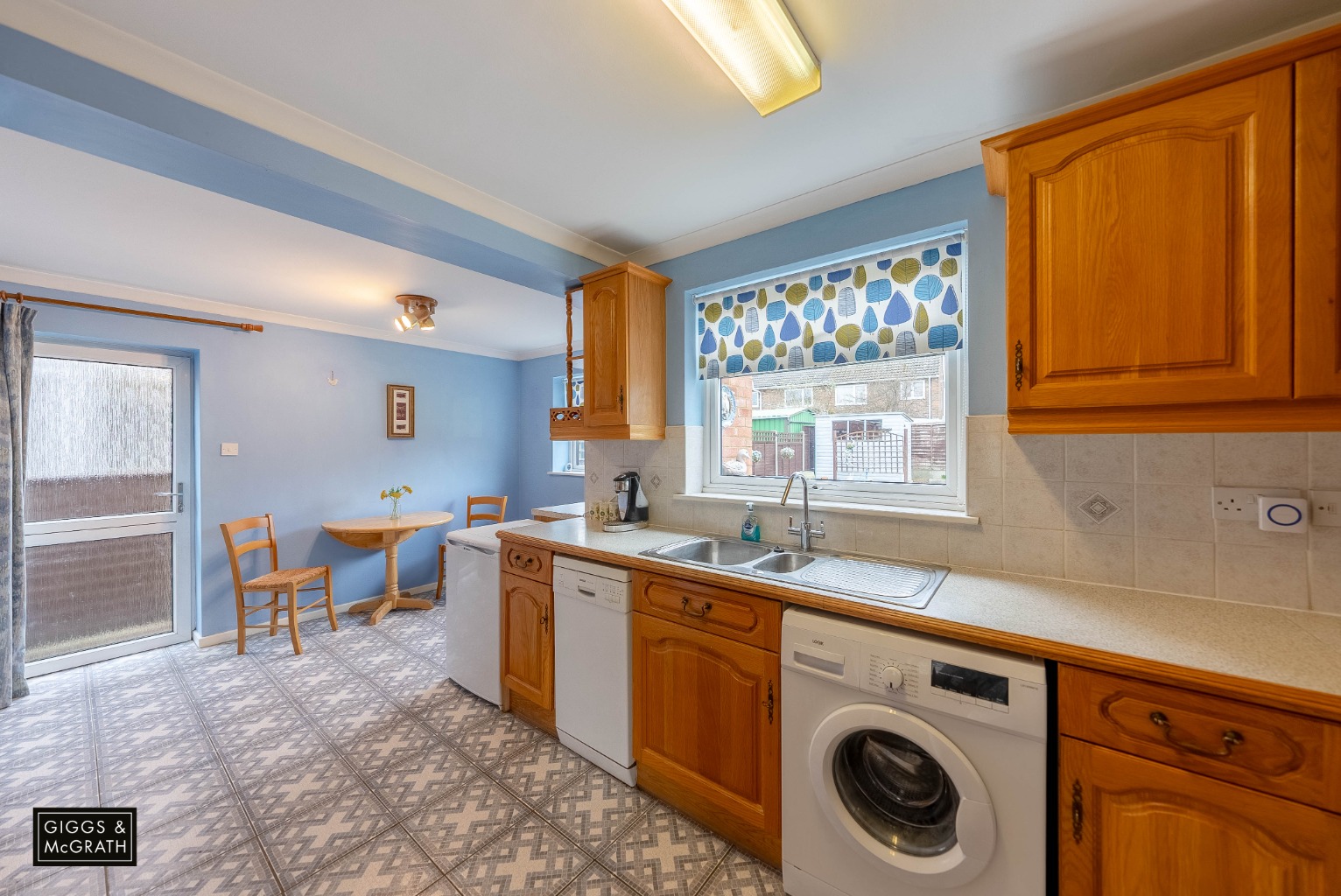 3 bed semi-detached house for sale in Stuart Close, Huntingdon 6