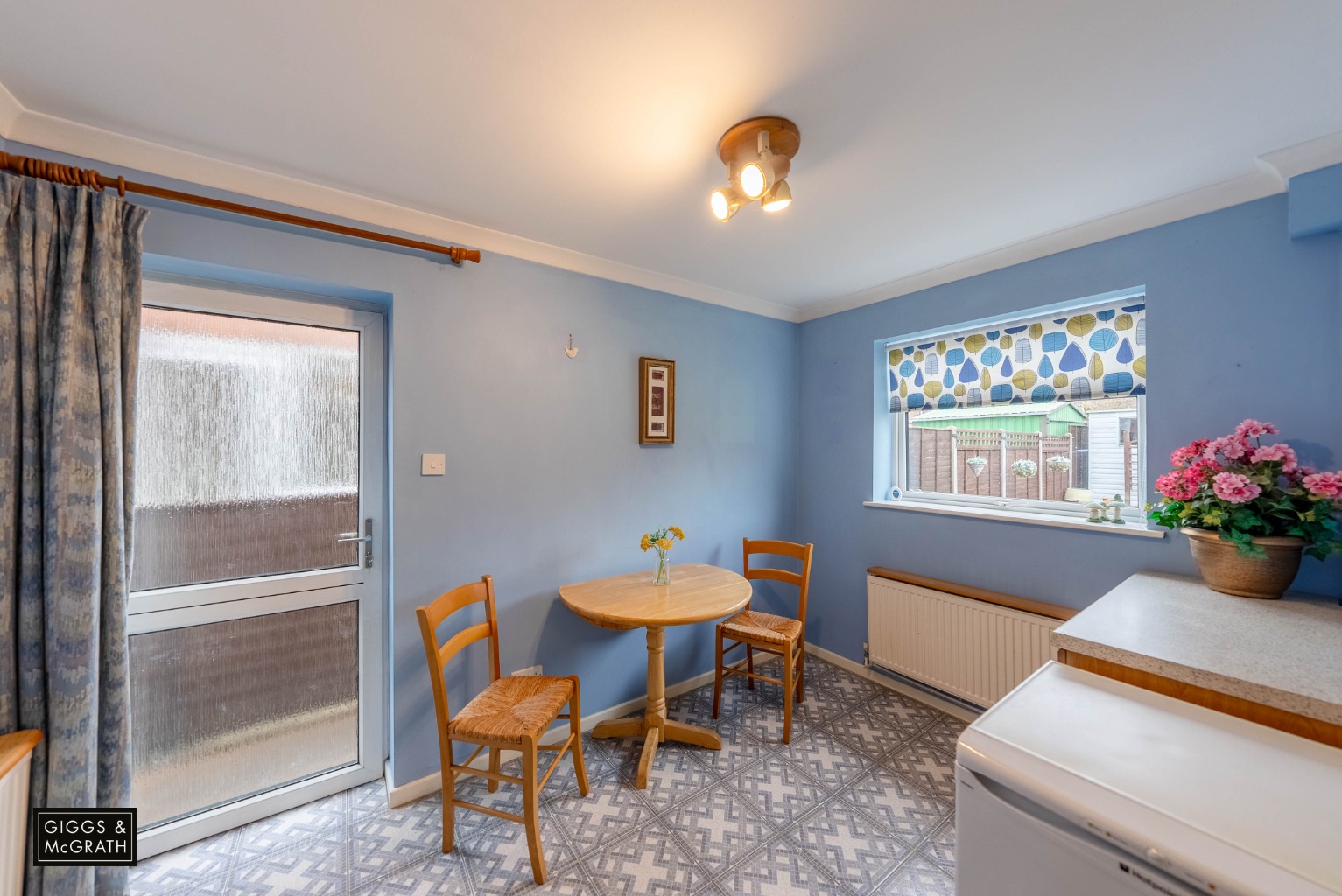 3 bed semi-detached house for sale in Stuart Close, Huntingdon 7