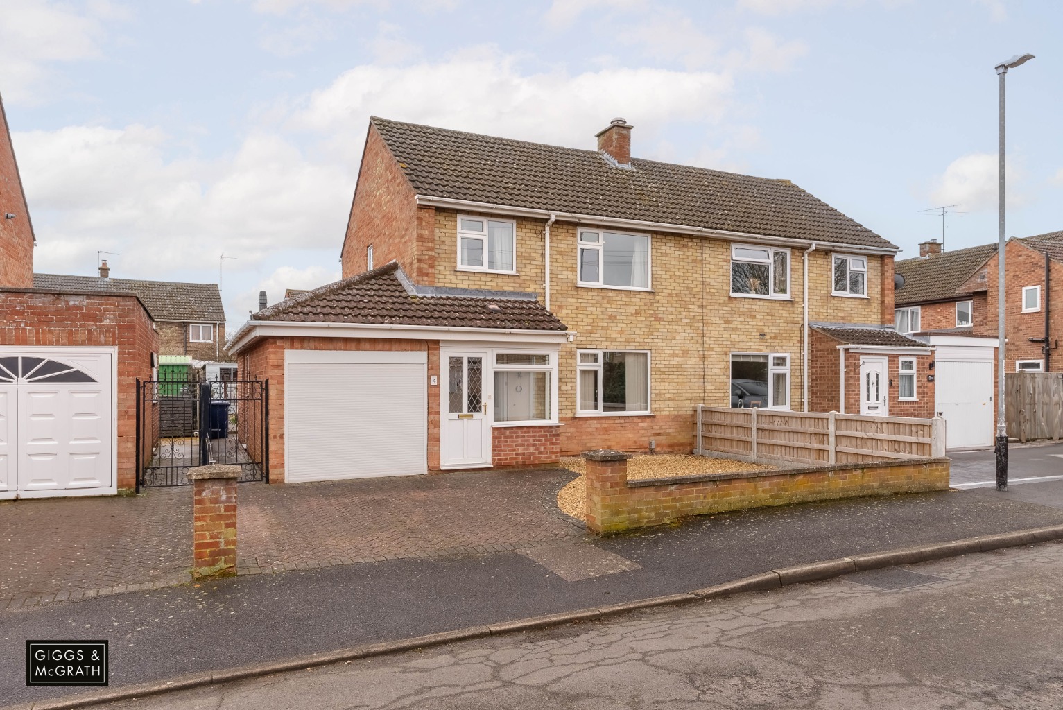 3 bed semi-detached house for sale in Stuart Close, Huntingdon  - Property Image 1