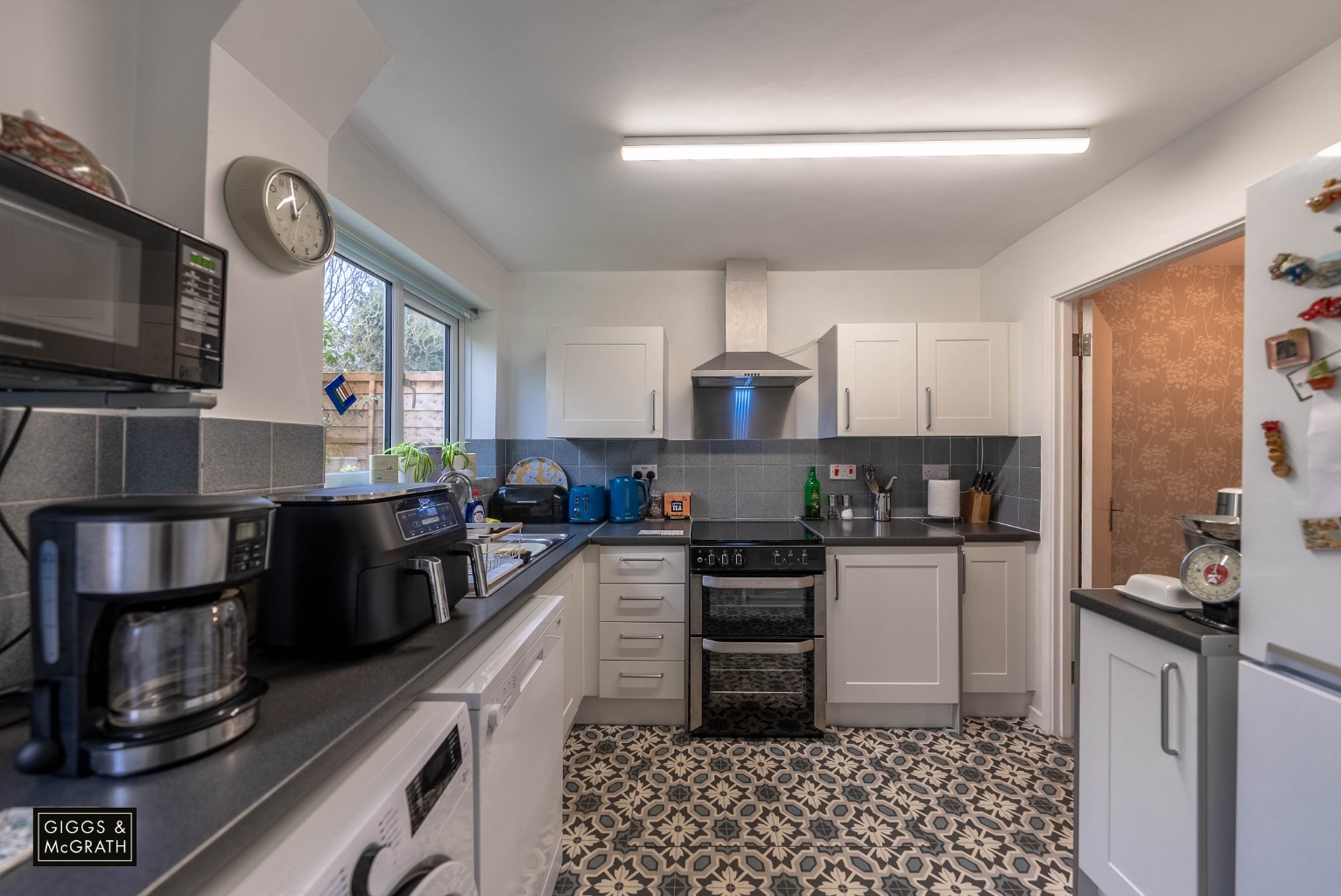 3 bed end of terrace house for sale in Bedford Close, Huntingdon 1