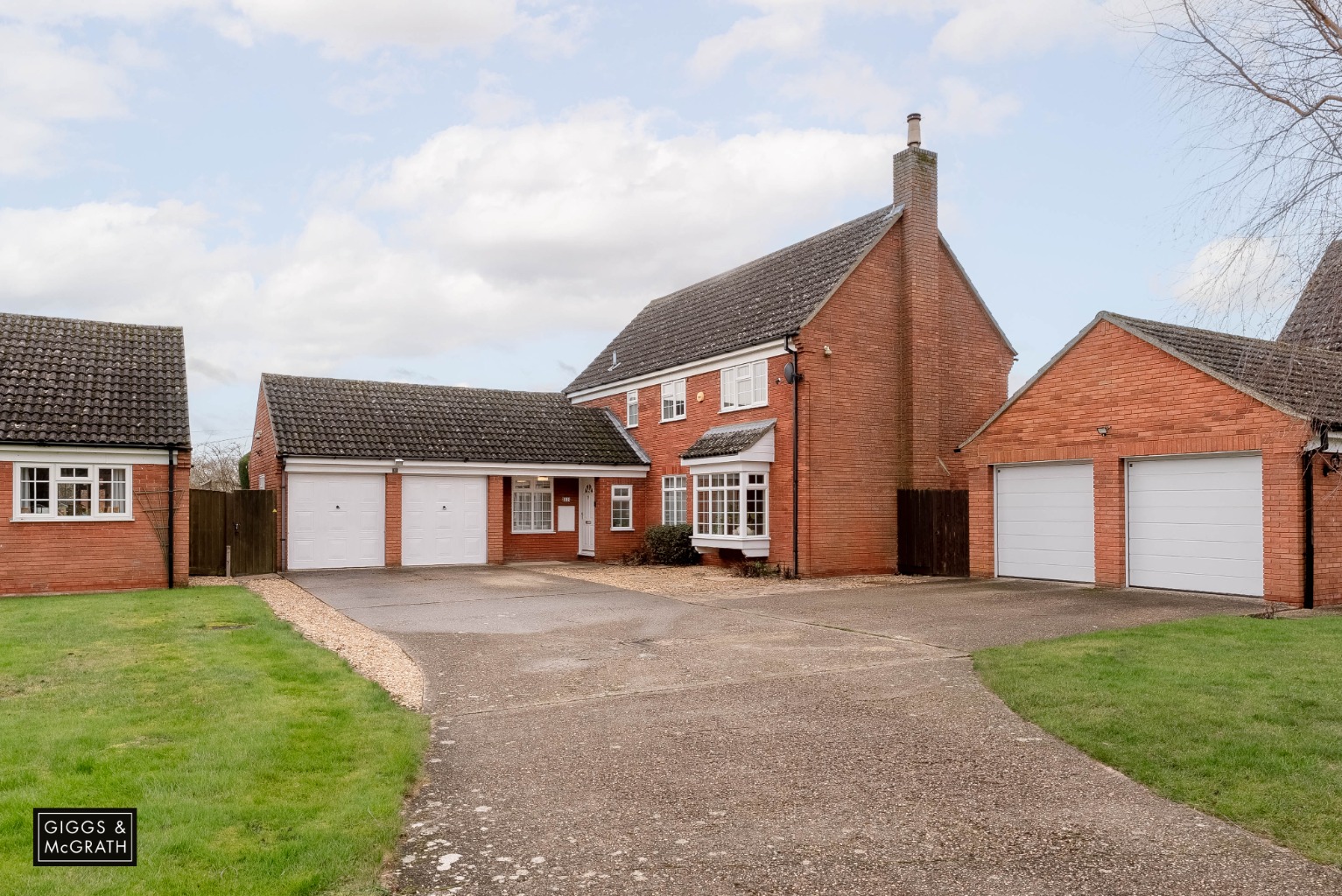 4 bed detached house for sale in Rookery Close, St. Ives  - Property Image 1