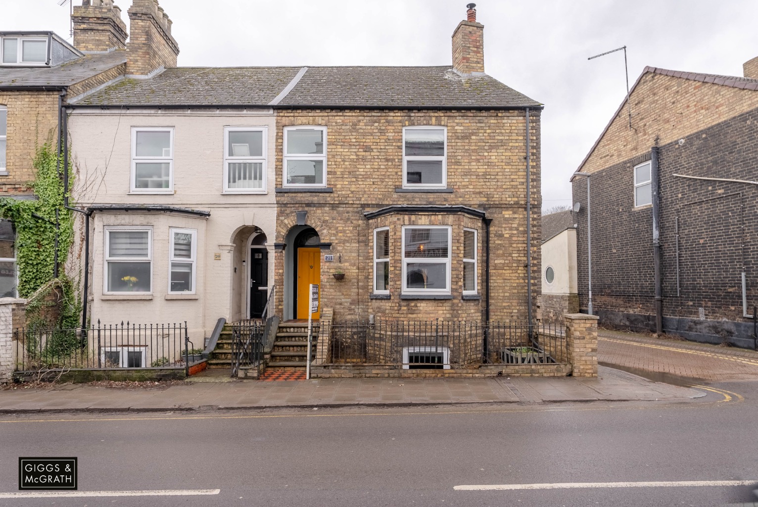 3 bed end of terrace house for sale in Ermine Street, Huntingdon  - Property Image 1