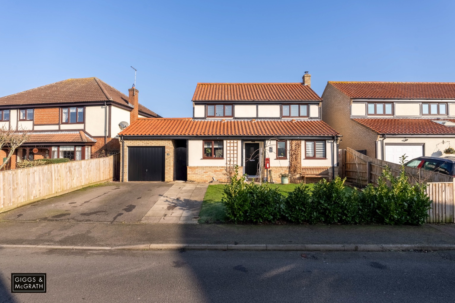 4 bed detached house for sale in Hammond Way, Huntingdon  - Property Image 1