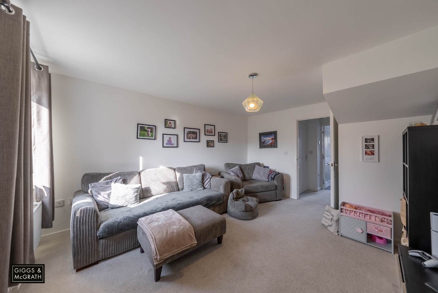 3 bed terraced house for sale in Huntingdon  - Property Image 2