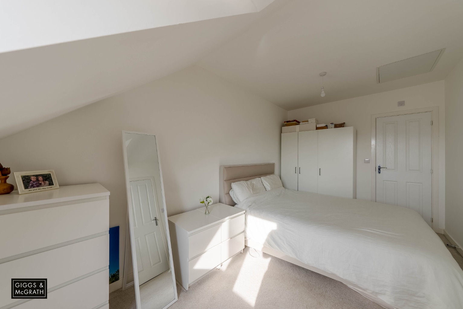 3 bed terraced house for sale in Bloomfield Drive, Huntingdon 6