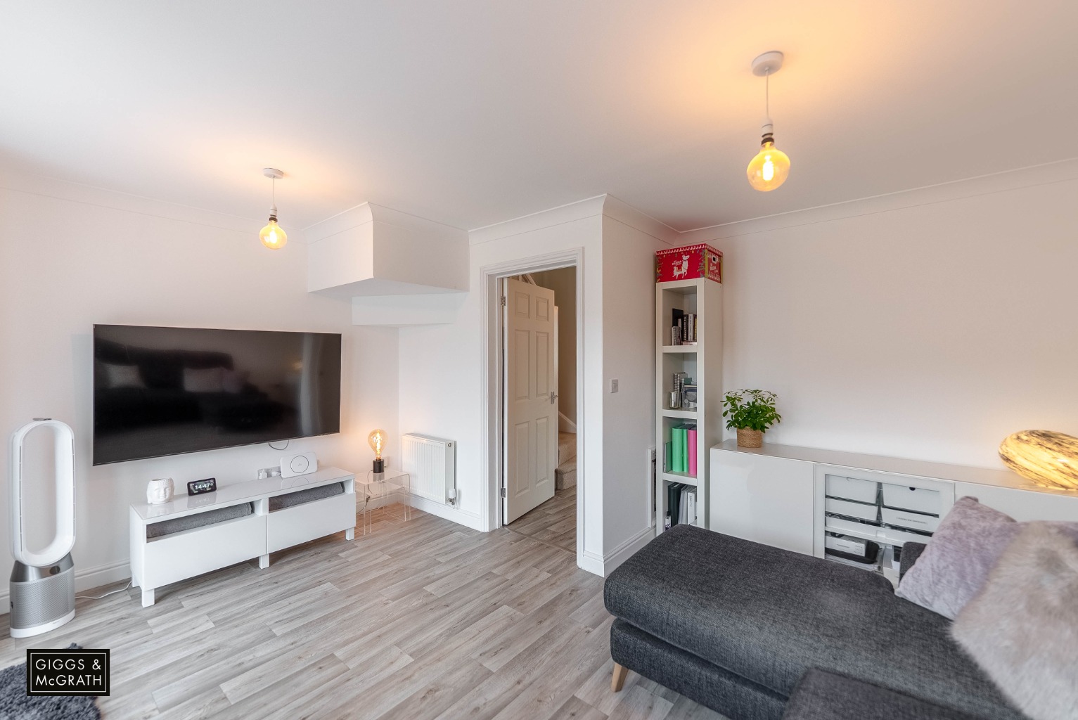 2 bed semi-detached house for sale in Headlands, Huntingdon  - Property Image 5