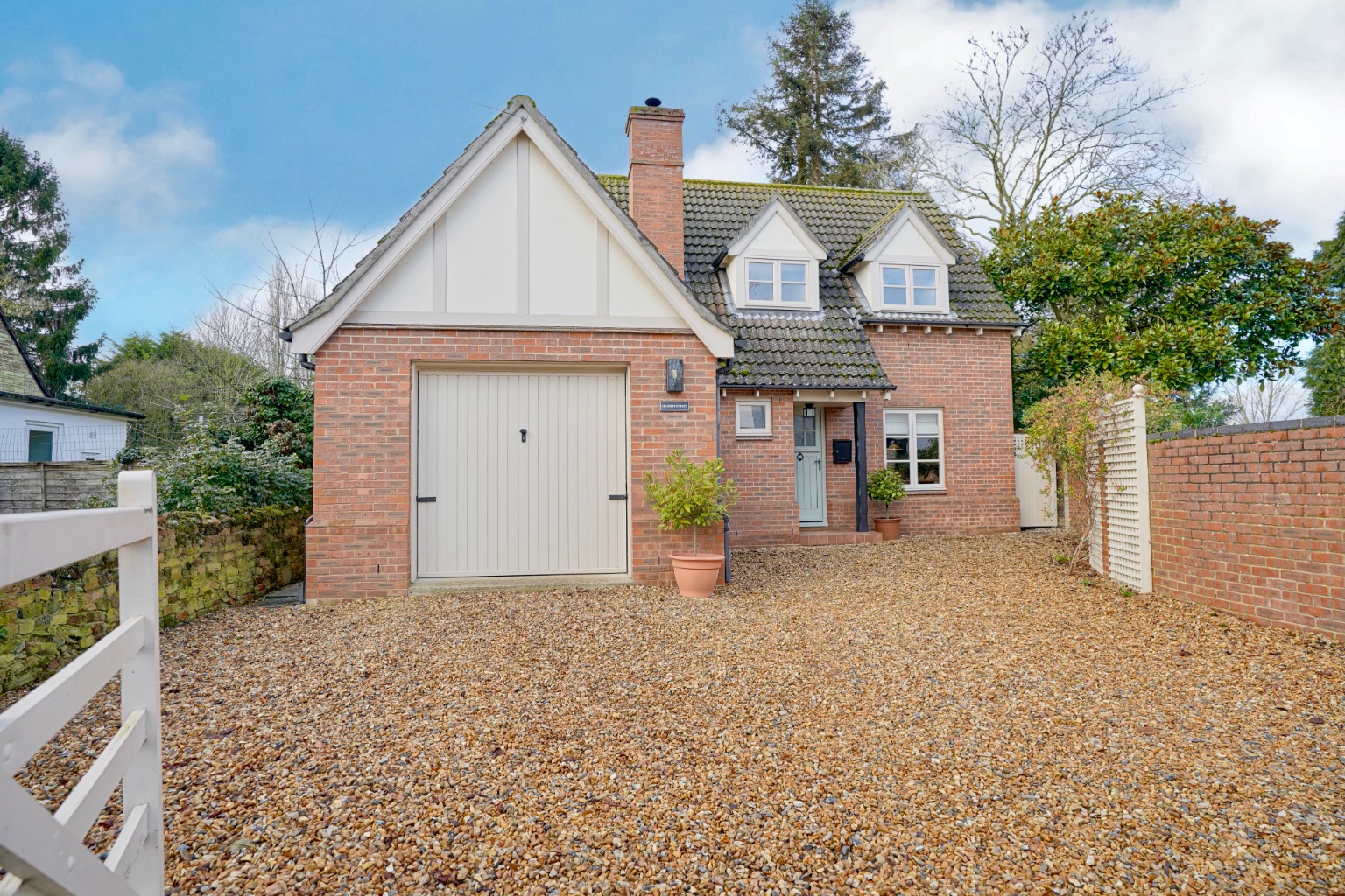 3 bed detached house for sale in High Street, Huntingdon  - Property Image 1