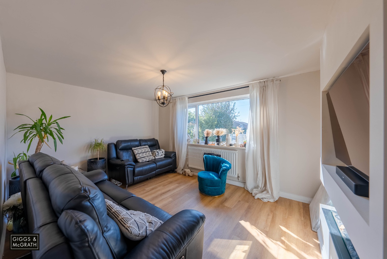 2 bed semi-detached house for sale in Lancelot Way, Huntingdon 3