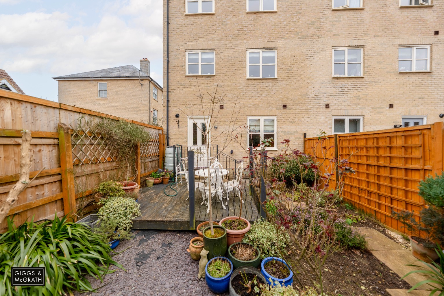 4 bed end of terrace house for sale in South Park Drive, Cambridge 18