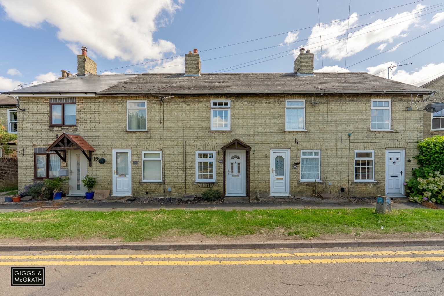 2 bed terraced house for sale in Mill Green, Huntingdon  - Property Image 1